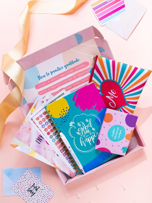 DOODLE Undated Planner Gift Set | A5 Daily Planner |Packed in a Beautiful Festive Gift Box (Daily Delight)